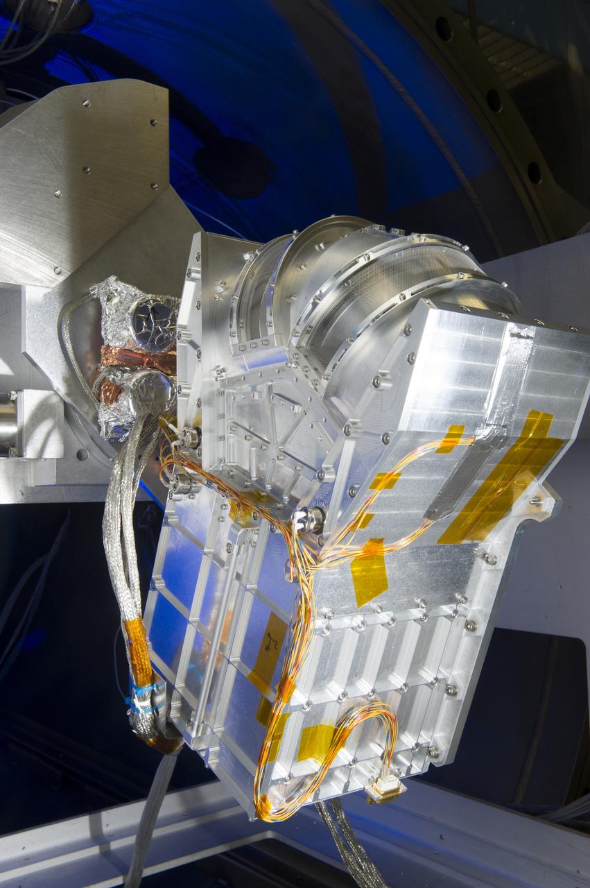DUAL ION SPECTROMETER (DIS) ENGINEERING TEST UNIT (ETU) AT THE LOW ENERGY ELECTRON AND ION FACILITY (LEEIF), NSSTC