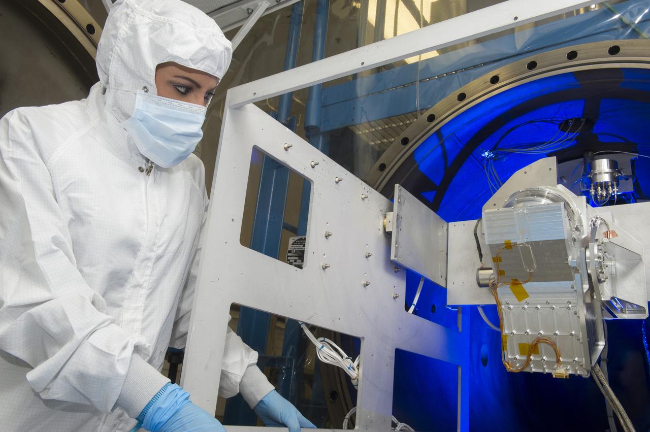 DUAL ION SPECTROMETER (DIS) ENGINEERING TEST UNIT (ETU) AT THE LOW ENERGY ELECTRON AND ION FACILITY (LEEIF), NSSTC