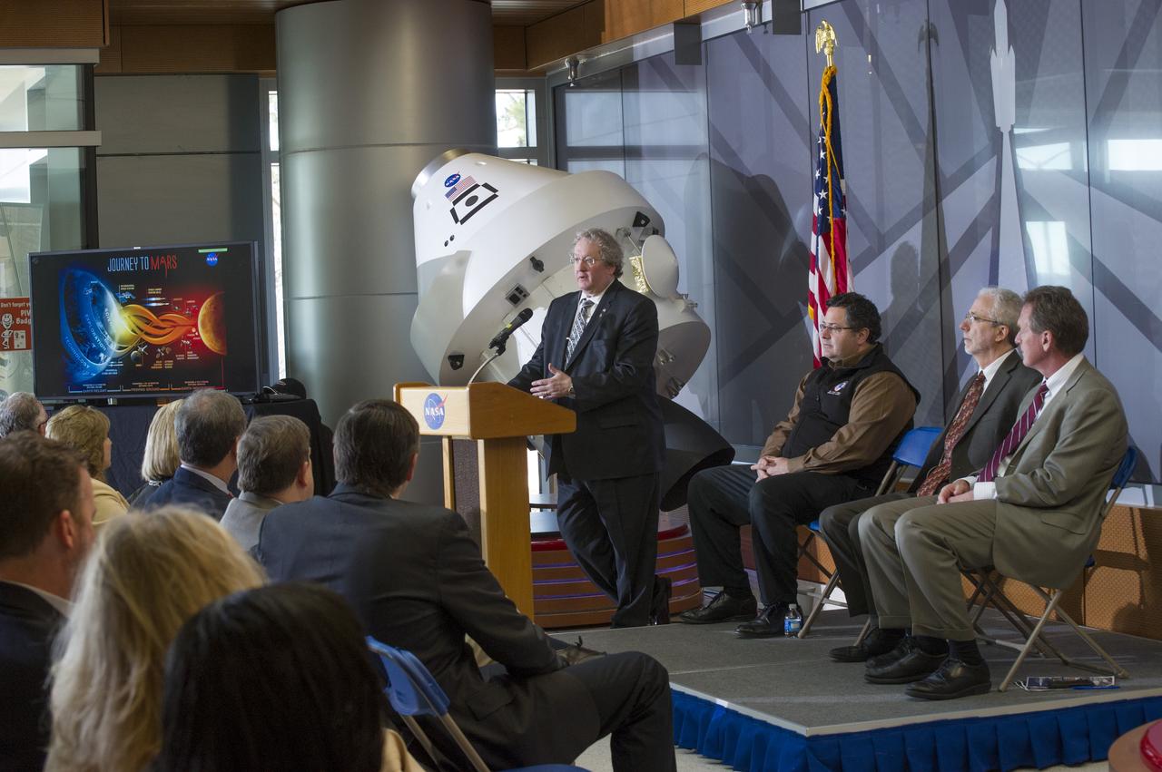 BILL HILL ADDRESSES AUDIENCE AT SLS ALL HANDS