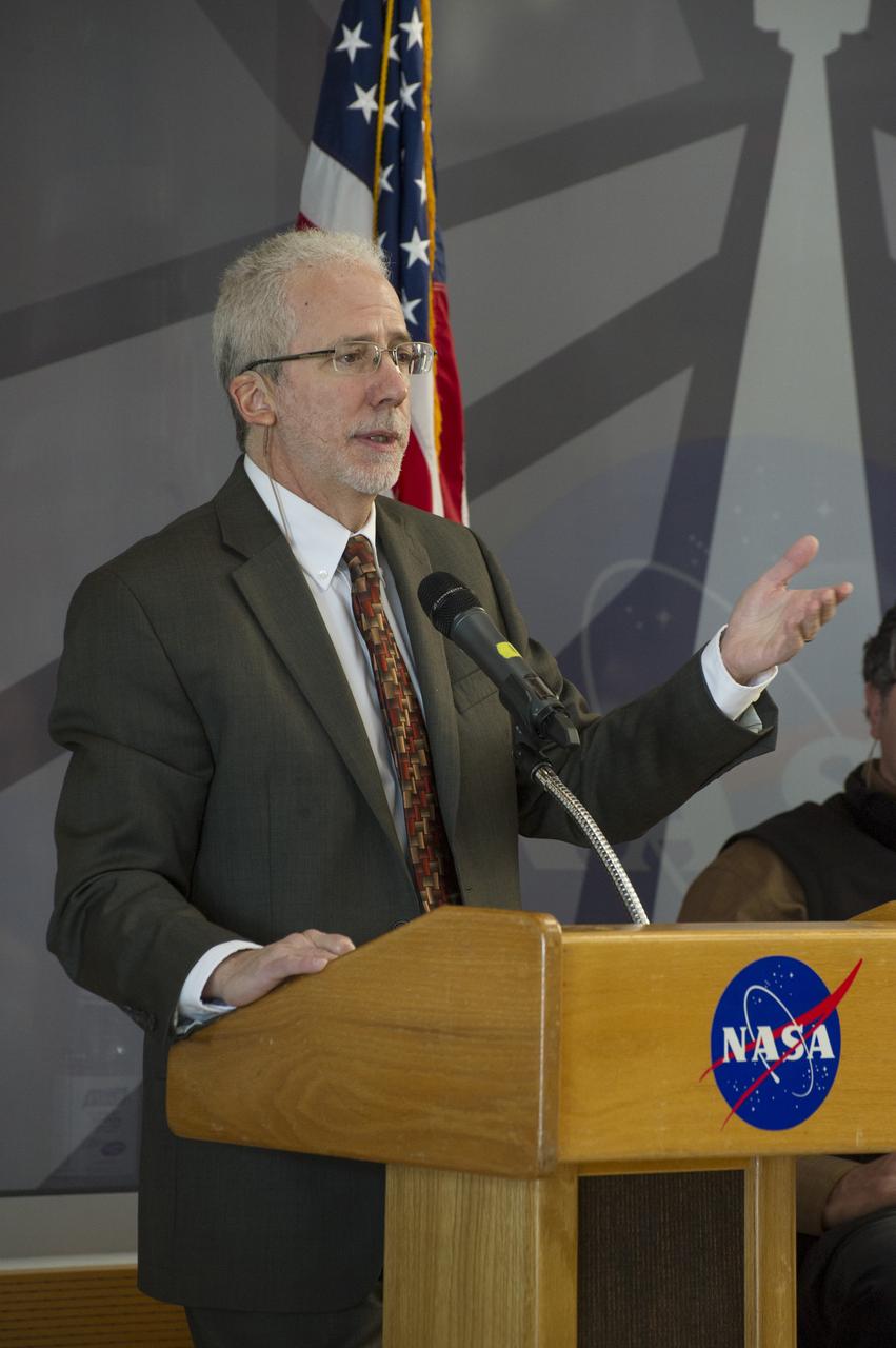 MARK GEYER ADDRESSES AUDIENCE AT SLS ALL HANDS