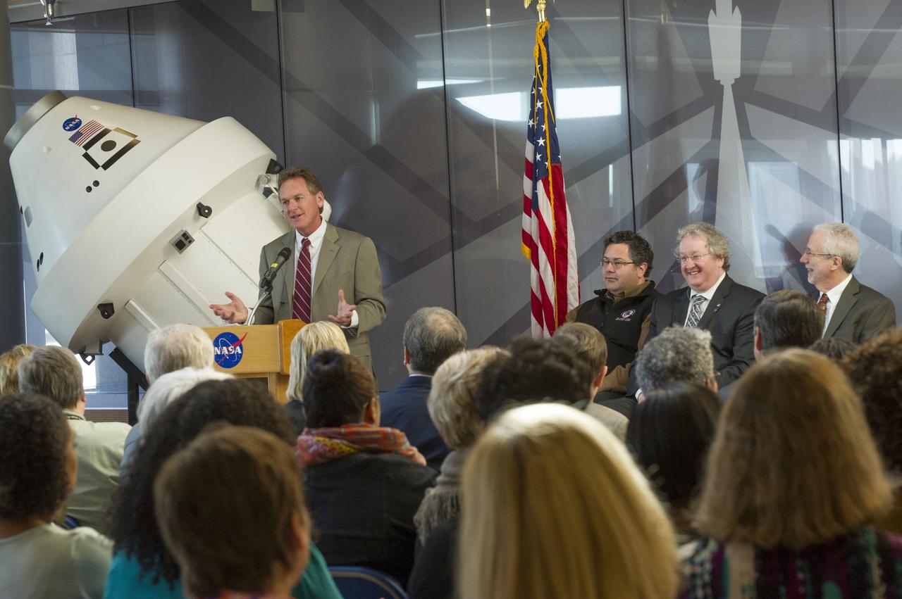 MIKE BOLGER ADDRESSES AUDIENCE AT SLS ALL HANDS