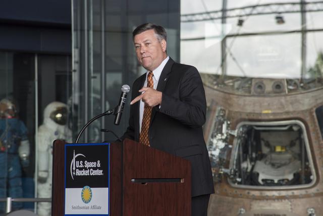 Patrick Scheuermann addresses summer interns