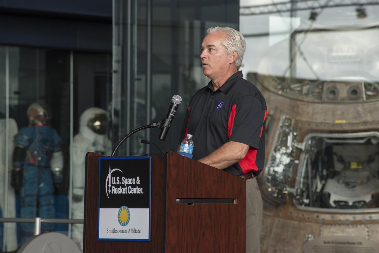 CHRIS SINGER, MANAGER OF THE MSFC ENGINEERING DIRECTORATE, ADDRESSES THE SUMMER INTERNS DURING ORIENTATION EVENTS AT THE USSRC. JUNE 1, 2015
