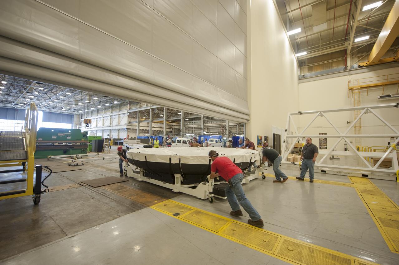 THE ORION HEAT SHIELD, WHICH WAS AT NASA’S MARSHALL SPACE FLIGHT CENTER FROM MARCH-MAY 2015 FOR ENGINEERING AND ANALYSIS, IS READIED FOR DEPARTURE AT THE END OF ITS STAY. THE HEAT SHIELD’S ABLATED SURFACE MATERIAL WAS REMOVED AT MARSHALL FOR ANALYSIS, USING THE CENTER’S STATE-OF-THE-ART SEVEN-AXIS MILLING MACHINE. IT NEXT WILL GO TO NASA’S LANGLEY RESEARCH CENTER FOR WATER-IMPACT TESTING. NASA’S JOHNSON SPACE CENTER LEADS THE ORION PROGRAM FOR NASA.