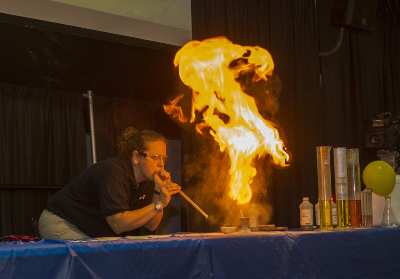 HEATHER RODIN, AN EMPLOYEE OF SCI-QUEST OF HUNTSVILLE, SHOWS HER YOUNG AUDIENCE HOW OXYGEN IS NECESSARY TO PRODUCE COMBUSTION
