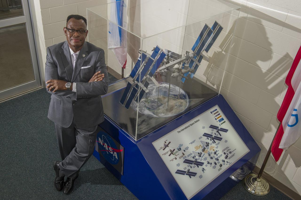 LEWIS WOOTEN MANAGES THE MISSION OPERATIONS LABORATORY.   MORE THAN 1600 INVESTIGATIONS AND STUDENT EXPERIMENTS FOR OVER 80 COUNTRIES HAVE BEEN COMPLETED WITH THE HELP OF WOOTEN'S TEAM AT NASA'S MARSHALL SPACE FLIGHT CENTER IN HUNTSVILLE, ALABAMA. 