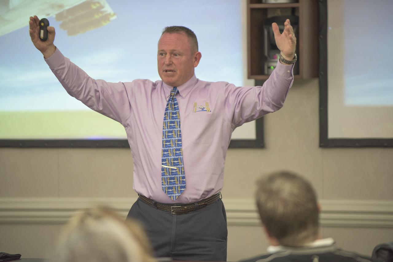 NASA ASTRONAUT BUTCH WILMORE SPEAKS TO NASA MARSHALL SPACE FLIGHT CENTER TEAM MEMBERS DURING HIS NOV. 16 MARSHALL VISIT ABOUT HIS EXPERIENCES LIVING AND WORKING NEARLY SIX MONTHS ON THE INTERNATIONAL SPACE STATION AND SERVING AS EXPEDITION 42 COMMANDER. THE "SHARED EXPERIENCES" DISCUSSION SERIES IS A KEY PART OF THE "MISSION SUCCESS IS IN OUR HANDS" INITIATIVE TO STRENGTHEN TEAM MEMBERS' COMMITMENT TO MISSION ASSURANCE AND SAFETY.