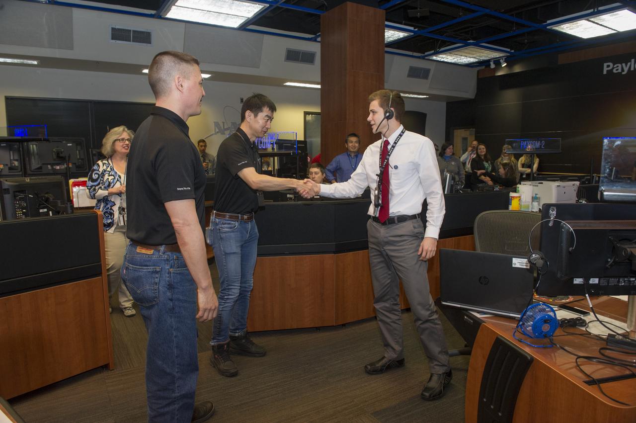 ASTRONAUT KIMIYA YUI SHAKES HANDS WITH BRETT BOULDIN
