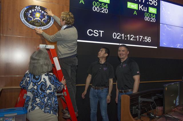 NASA image: INCREMENT 44 PLAQUE HANGING