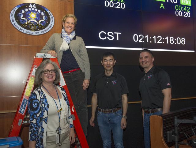 NASA image: INCREMENT 44 PLAQUE HANGING