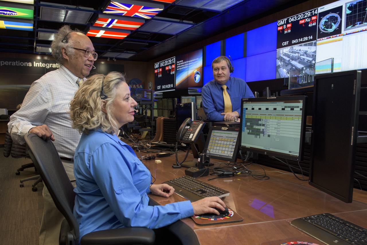 A PHOTOGRAPH FIRST RUN IN THE “MARSHALL STAR” IN 2001 IS RECREATED FOR PUBLICATION 15 YEARS LATER IN THE REMODELED PAYLOAD OPERATIONS INTEGRATION CENTER (POIC). PICTURED (L TO R) ARE: BRIAN LITTLE, OLA MYSZKA, AND ARIS TANONE.
