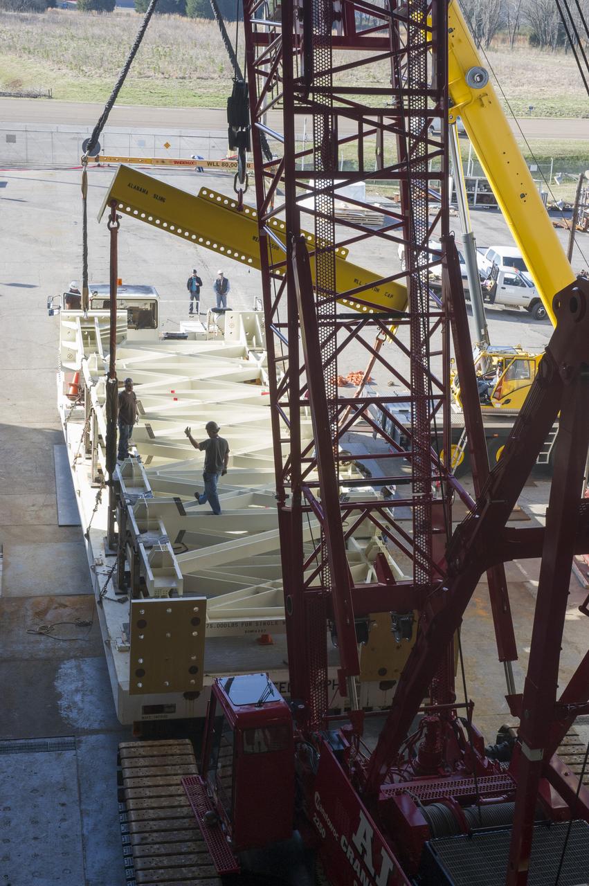 ERECTION OF TWO SLS INTERTANK, (IT), SPECIAL TEST EQUIPMENT, (STE), TOWER PANELS IN BLDG 4619