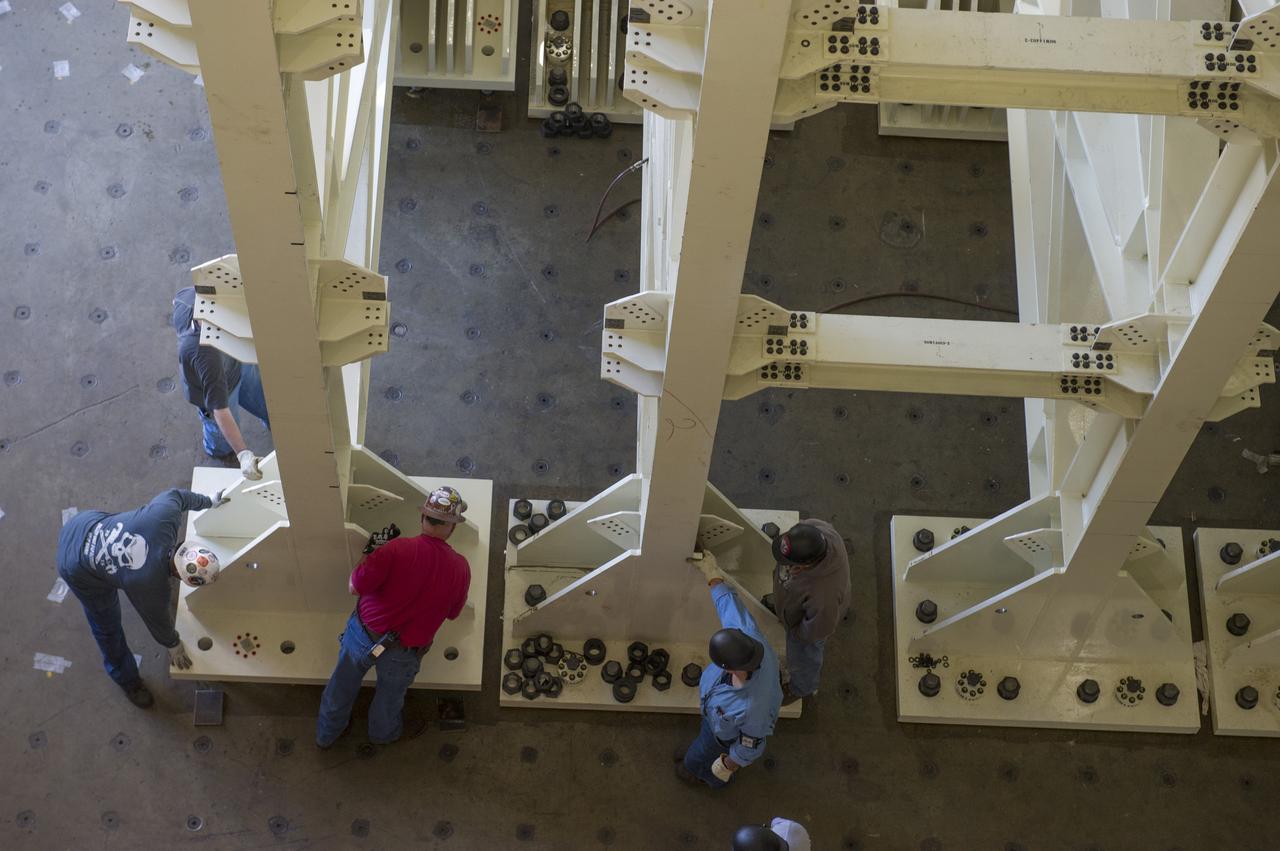 ERECTION OF TWO SLS INTERTANK, (IT), SPECIAL TEST EQUIPMENT, (STE), TOWER PANELS IN BLDG 4619
