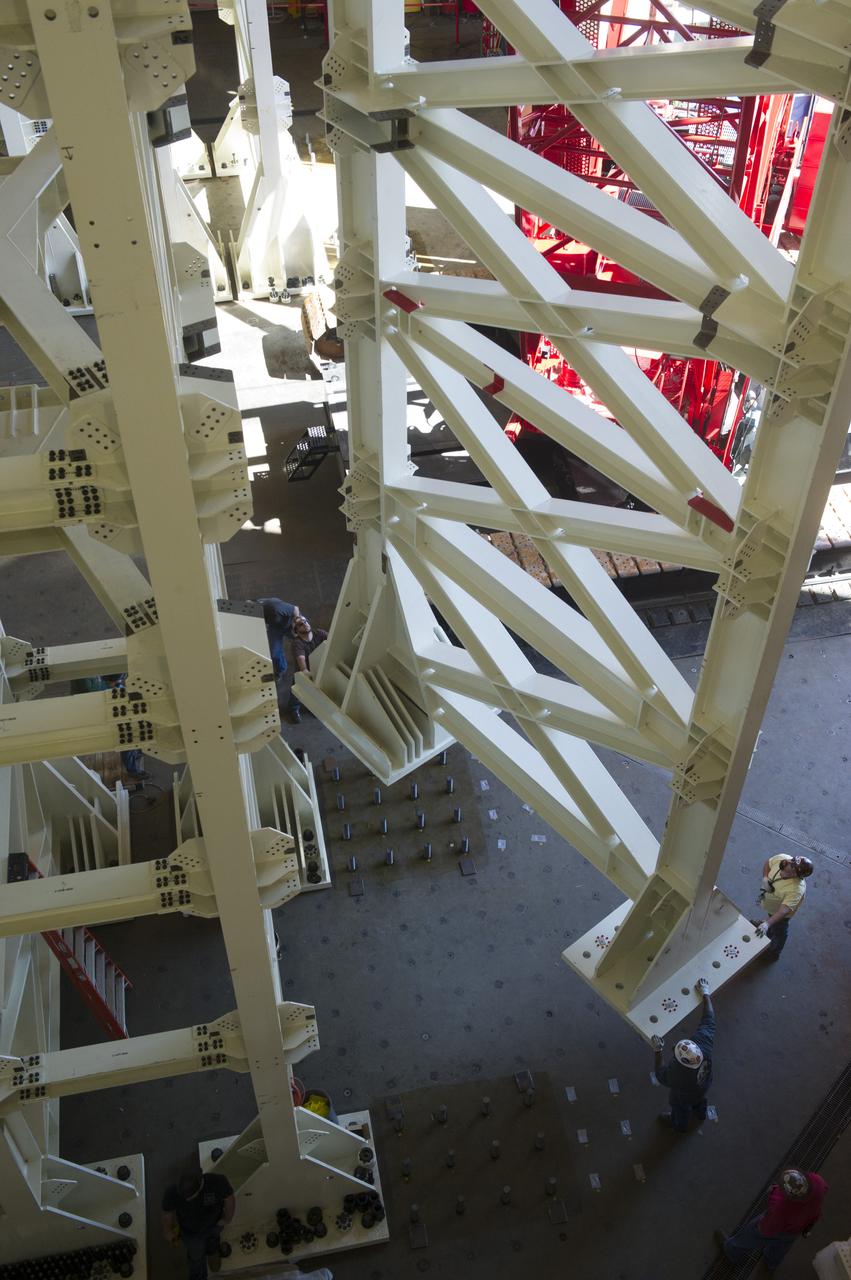 ERECTION OF TWO SLS INTERTANK, (IT), SPECIAL TEST EQUIPMENT, (STE), TOWER PANELS IN BLDG 4619