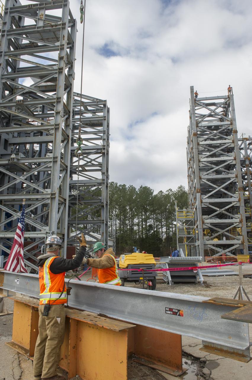 ON MARCH 4, CREW MEMBERS READIED A 900-POUND STEEL BEAM TO "TOP OUT" TEST STAND 4697, WHICH IS UNDER CONSTRUCTION TO TEST THE SPACE LAUNCH SYSTEM LIQUID OXYGEN TANK AT NASA'S MARSHALL SPACE FLIGHT CENTER.