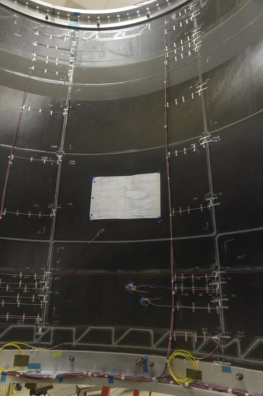 INSTALLATION OF STRESS SENSORS TO SHELL BUCKLE KNOCKDOWN FACTOR COMPOSITE TANK.