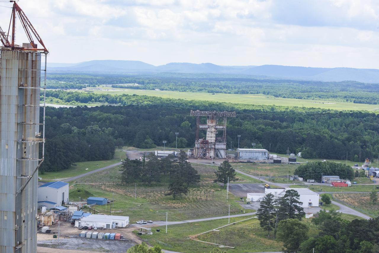 AERIAL PHOTOGRAPHS OF MSFC-4582 T-STAND