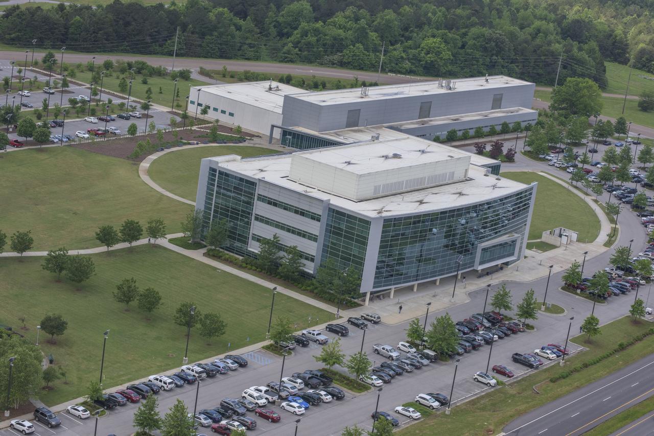 AERIAL PHOTOGRAPHS OF MSFC-4600 COMPLEX