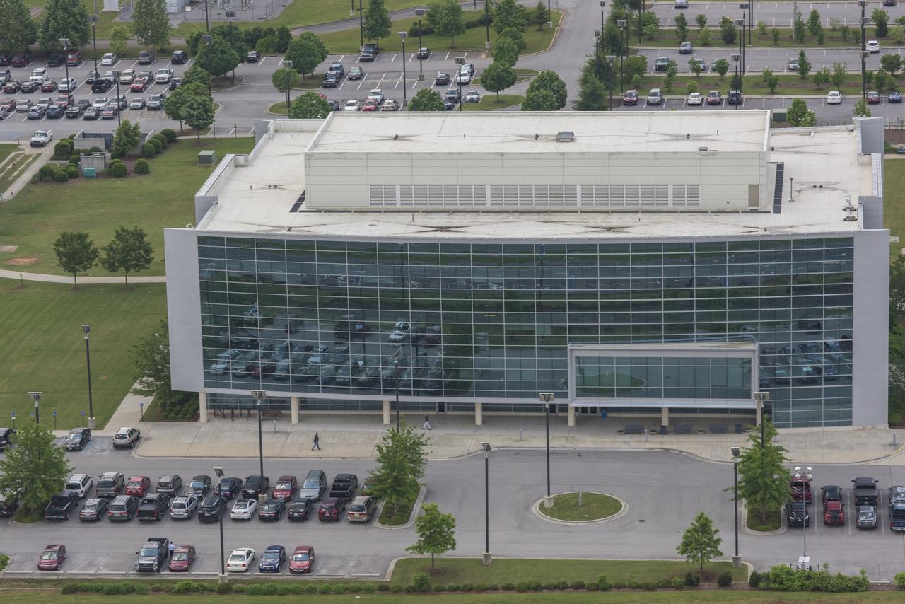 AERIAL PHOTOGRAPHS OF MSFC-4600 COMPLEX