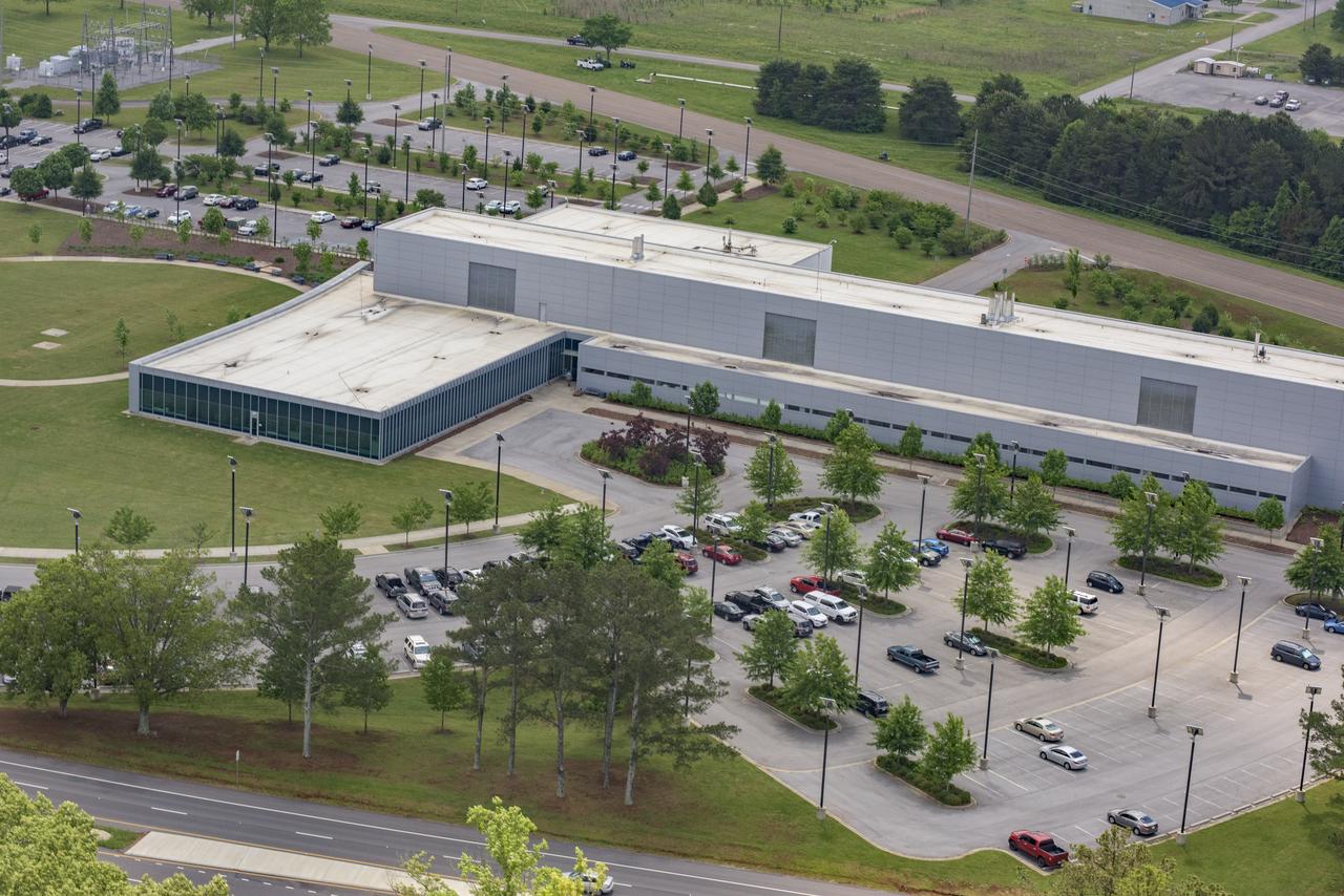 AERIAL PHOTOGRAPHS OF MSFC-4600 COMPLEX