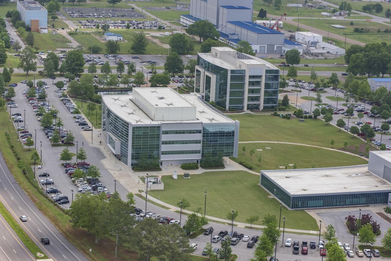 AERIAL PHOTOGRAPHS OF MSFC-4600 COMPLEX