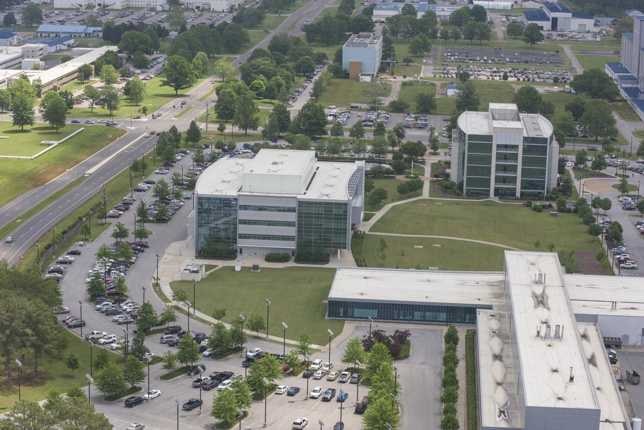 AERIAL PHOTOGRAPHS OF MSFC-4600 COMPLEX