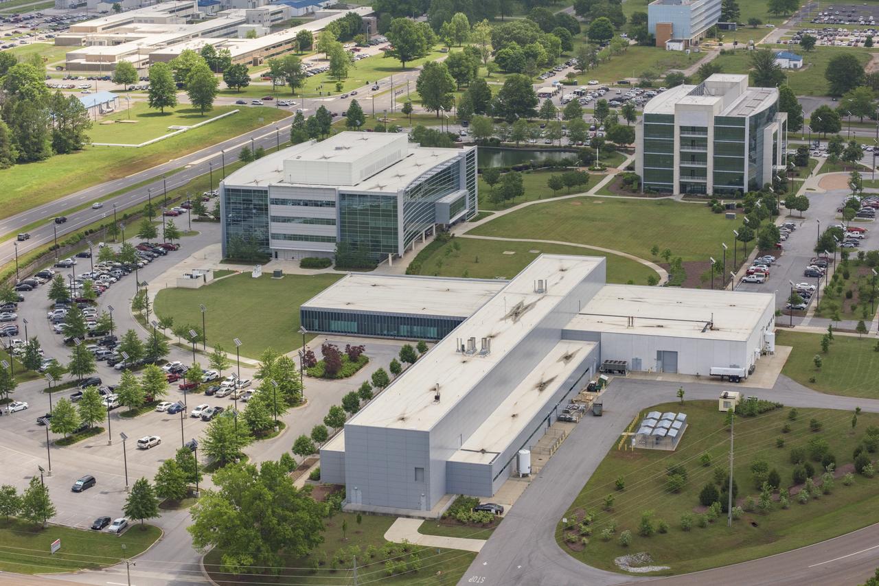 AERIAL PHOTOGRAPHS OF MSFC-4600 COMPLEX