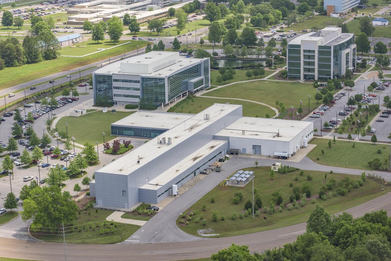 AERIAL PHOTOGRAPHS OF MSFC-4600 COMPLEX