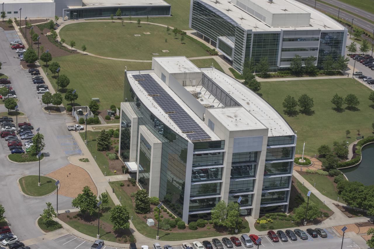 AERIAL PHOTOGRAPHS OF MSFC; 4600 COMPLEX