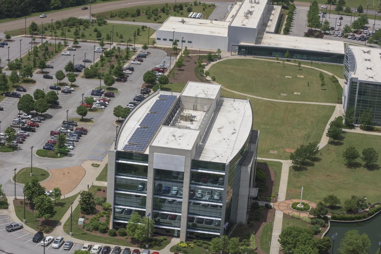 AERIAL PHOTOGRAPHS OF MSFC; 4600 COMPLEX