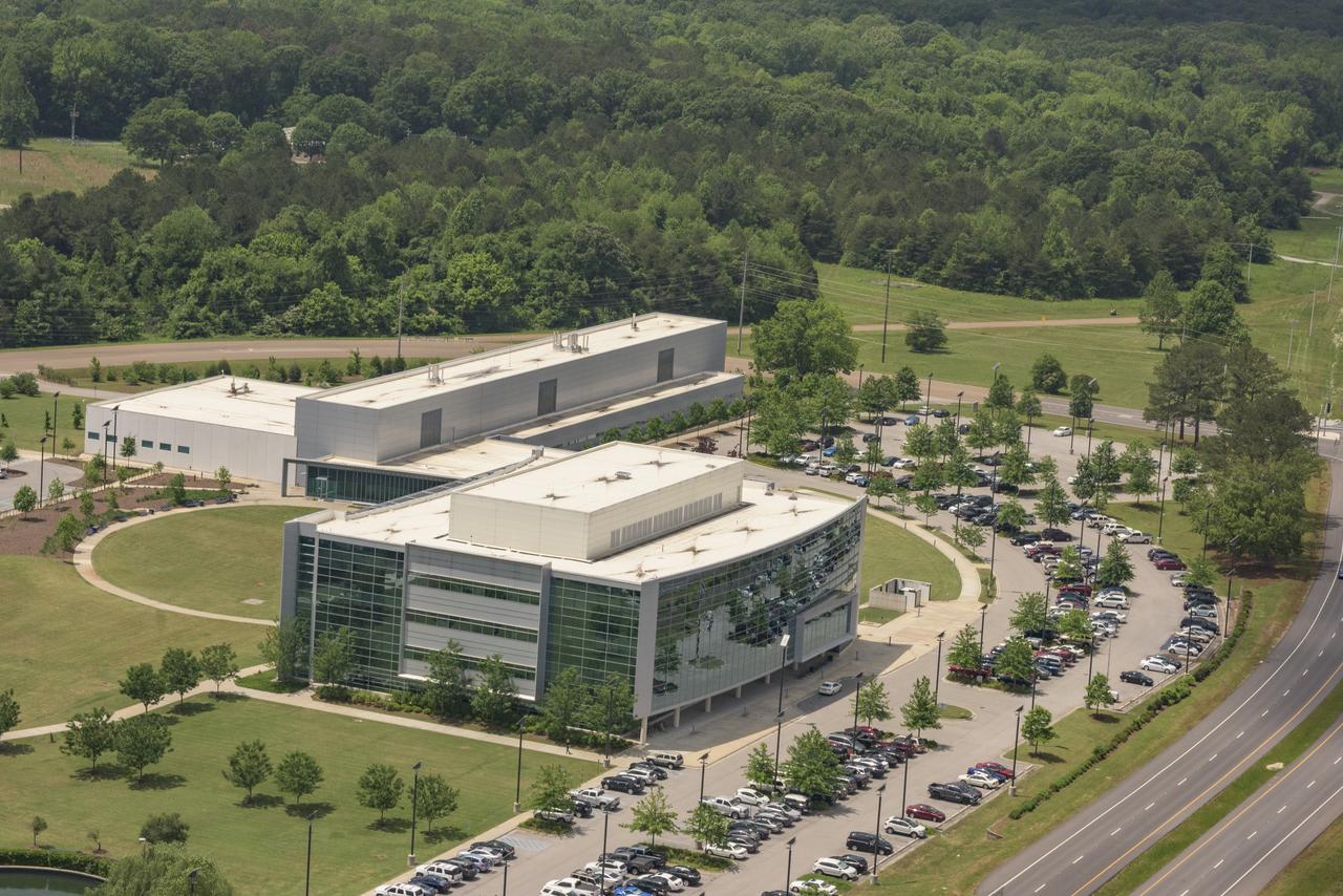 AERIAL PHOTOGRAPHS OF MSFC-4600 COMPLEX