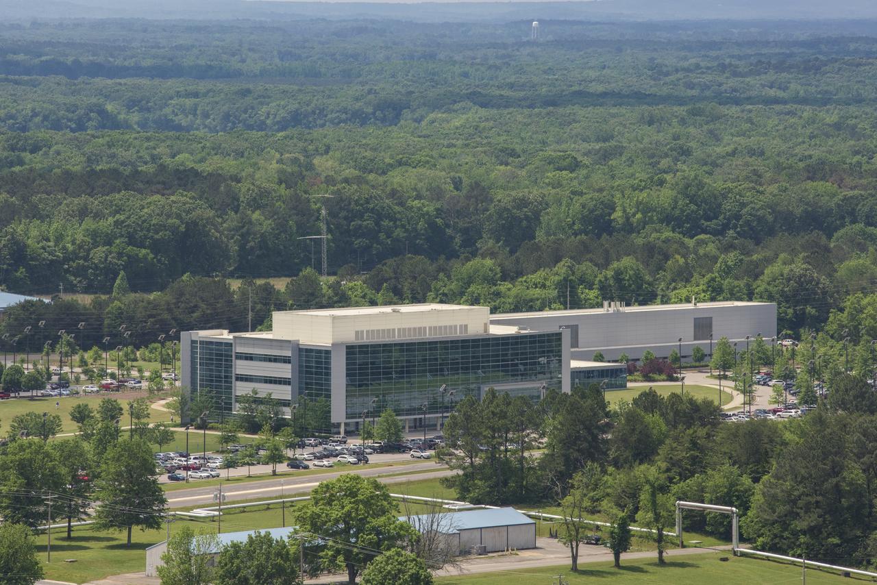 AERIAL PHOTOGRAPHS OF MSFC-4600 COMPLEX