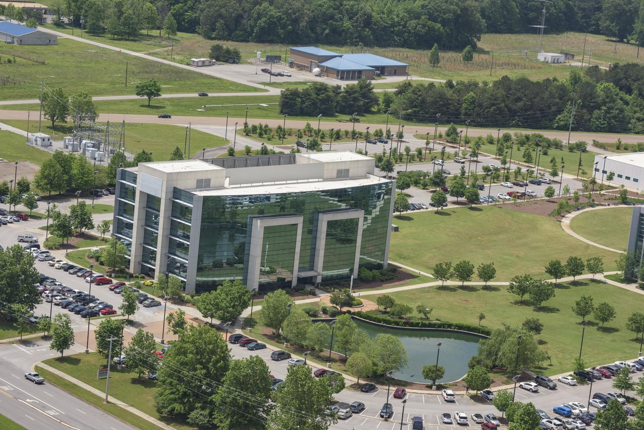 AERIAL PHOTOGRAPHS OF MSFC-4600 COMPLEX