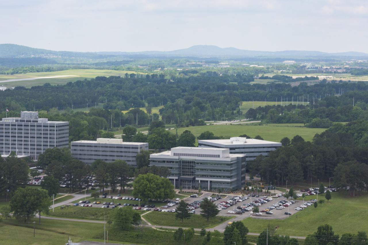 AERIAL PHOTOGRAPHS OF MSFC-4200 COMPLEX