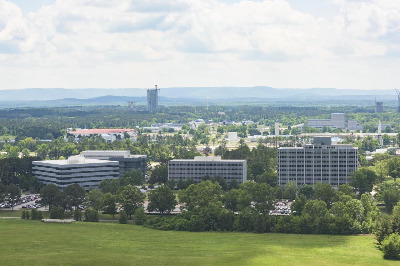 AERIAL PHOTOGRAPHS OF MSFC- 4200 COMPLEX