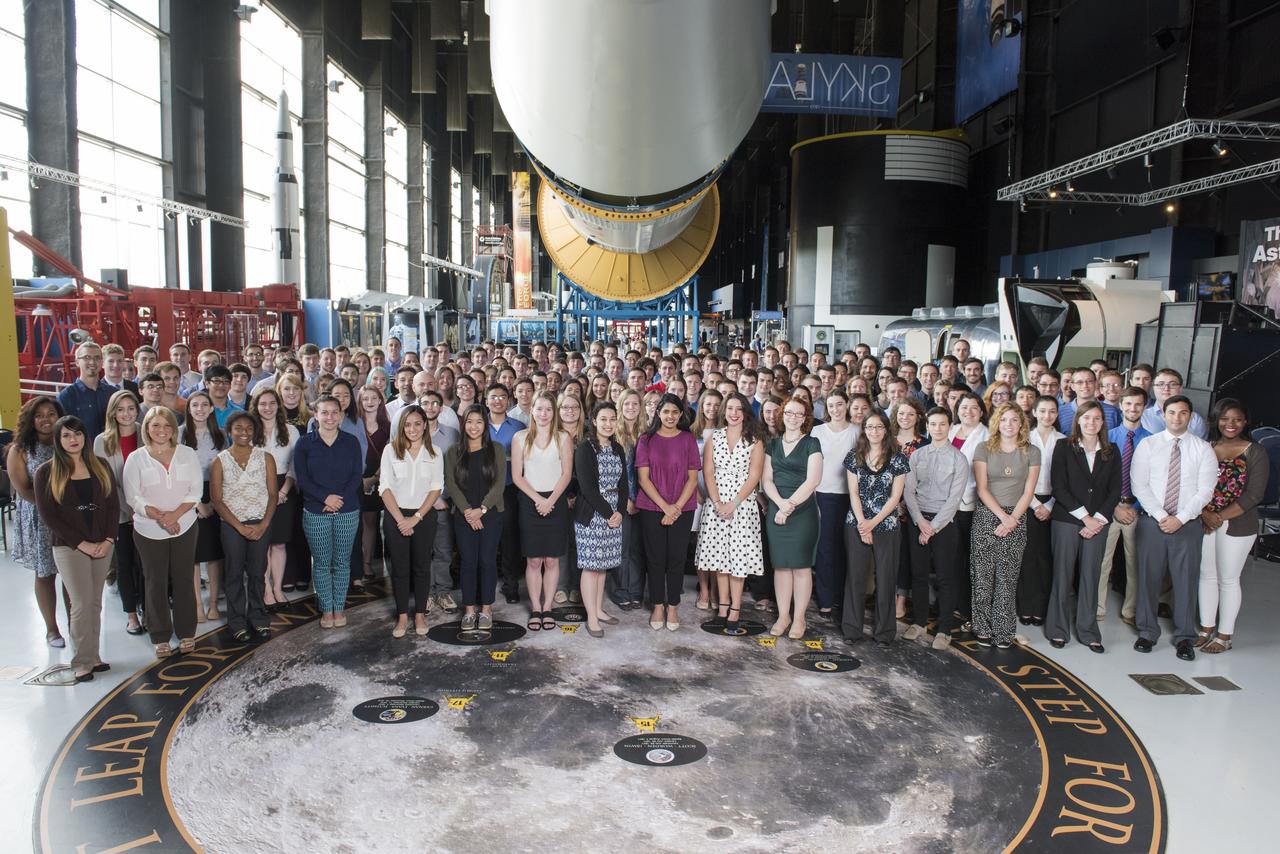 2016 SUMMER INTERN GROUP PHOTOGRAPH