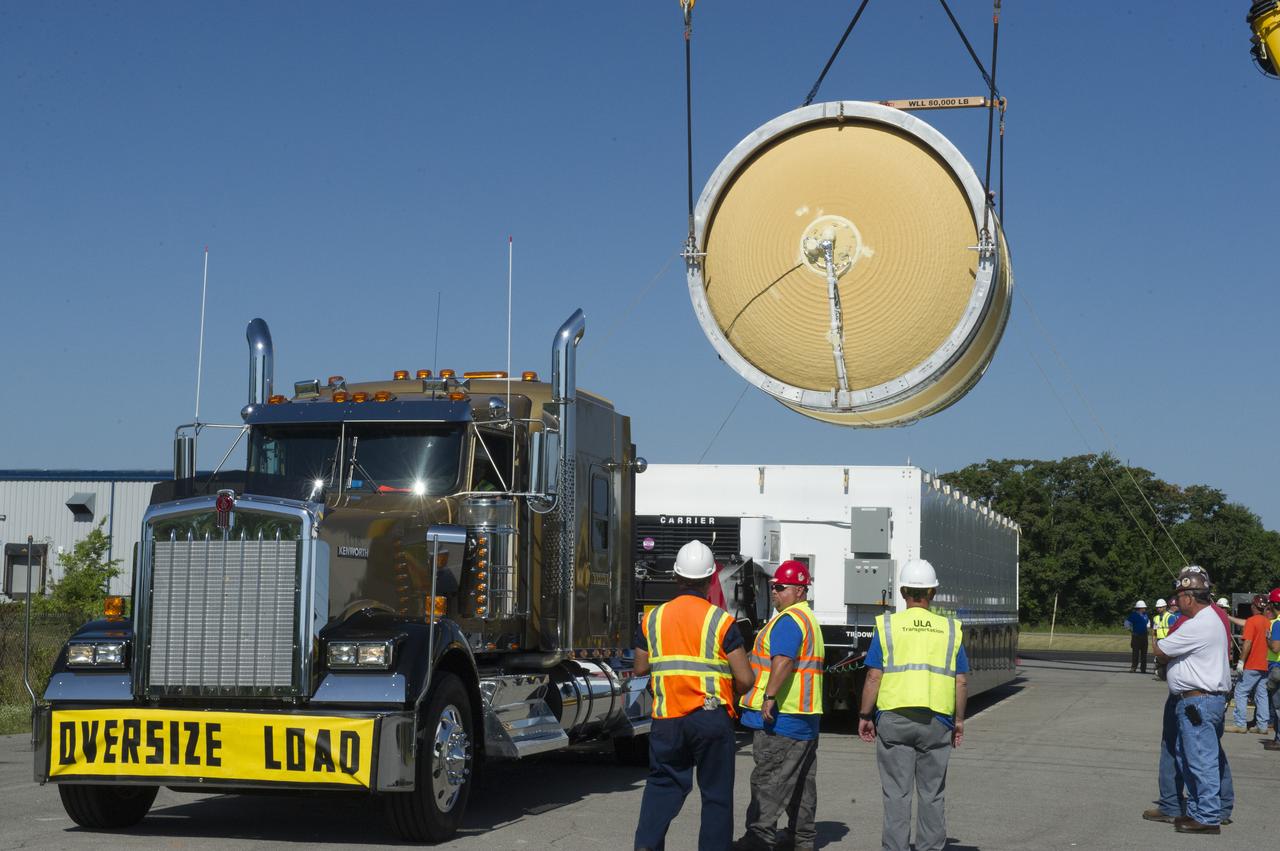 TWO CRANES LIFT THE APPROXIMATELY 8,000-POUND INTERIM CRYOGENIC PROPULSION STAGE TEST ARTICLE OUT OF ITS CRATE AT MARSHALL. THE TEST ARTICLE ARRIVED AT MARSHALL SPACE FLIGHT CENTER VIA BARGE ON THE TENNESSEE RIVER AND WAS TRANSPORTED TO BUILDING 4649 WHERE TESTING WILL BEGIN.