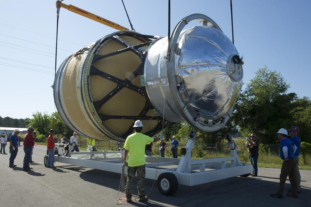 TWO CRANES LIFT THE APPROXIMATELY 8,000-POUND INTERIM CRYOGENIC PROPULSION STAGE TEST ARTICLE OUT OF ITS CRATE AT MARSHALL. THE TEST ARTICLE ARRIVED AT MARSHALL SPACE FLIGHT CENTER VIA BARGE ON THE TENNESSEE RIVER AND WAS TRANSPORTED TO BUILDING 4649 WHERE TESTING WILL BEGIN.