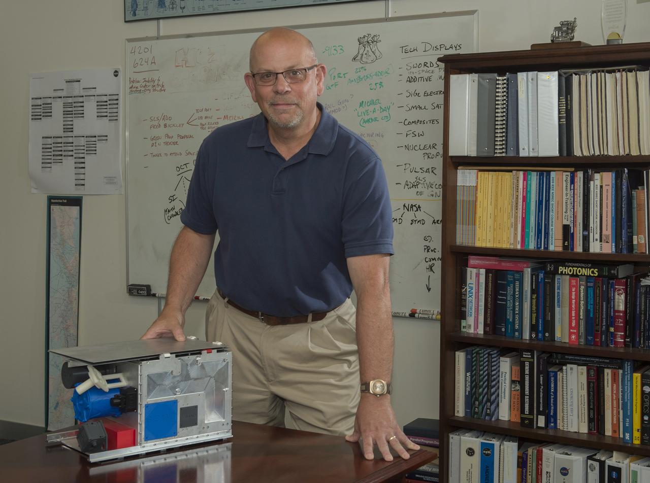 DAVE EDWARDS, CHIEF ENGINEER FOR THE SCIENCE AND TECHNOLOGY OFFICE AT MARSHALL, POSES FOR “I CHART THE PATH” SERIES PHOTO