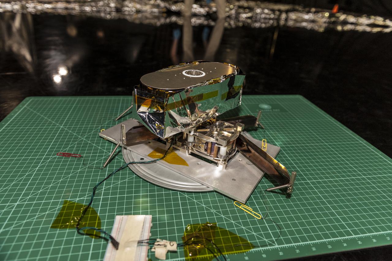 NEAR EARTH ASTEROID (NEA) SAIL TEAM PERFORMING A DEPLOYMENT OF THE FLIGHT-LIKE ENGINEERING DEVELOPMENT UNIT SOLAR SAIL. THE SAIL WAS MANUFACTURED AT NEXOLVE (HSV, AL) AND DEPLOYED FOR THE FIRST TIME AT MSFC ON AUGUST 4TH, 2016