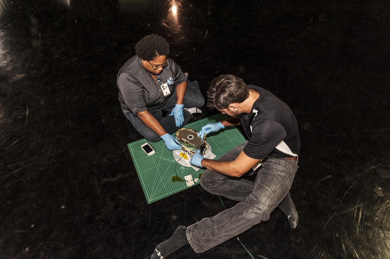 NEAR EARTH ASTEROID (NEA) SAIL TEAM PERFORMING A DEPLOYMENT OF THE FLIGHT-LIKE ENGINEERING DEVELOPMENT UNIT SOLAR SAIL. THE SAIL WAS MANUFACTURED AT NEXOLVE (HSV, AL) AND DEPLOYED FOR THE FIRST TIME AT MSFC ON AUGUST 4TH, 2016