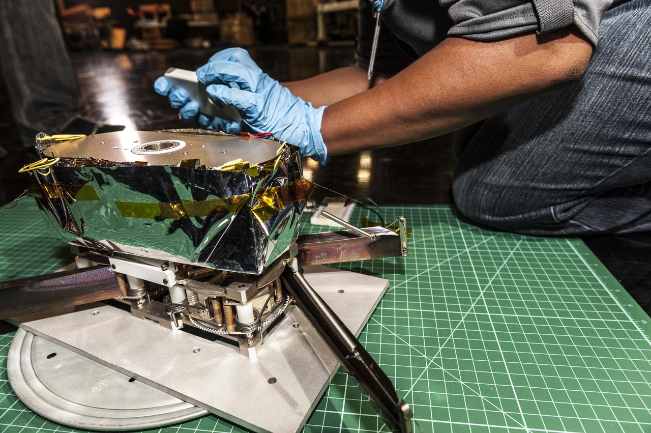 NEAR EARTH ASTEROID (NEA) SAIL TEAM PERFORMING A DEPLOYMENT OF THE FLIGHT-LIKE ENGINEERING DEVELOPMENT UNIT SOLAR SAIL. THE SAIL WAS MANUFACTURED AT NEXOLVE (HSV, AL) AND DEPLOYED FOR THE FIRST TIME AT MSFC ON AUGUST 4TH, 2016