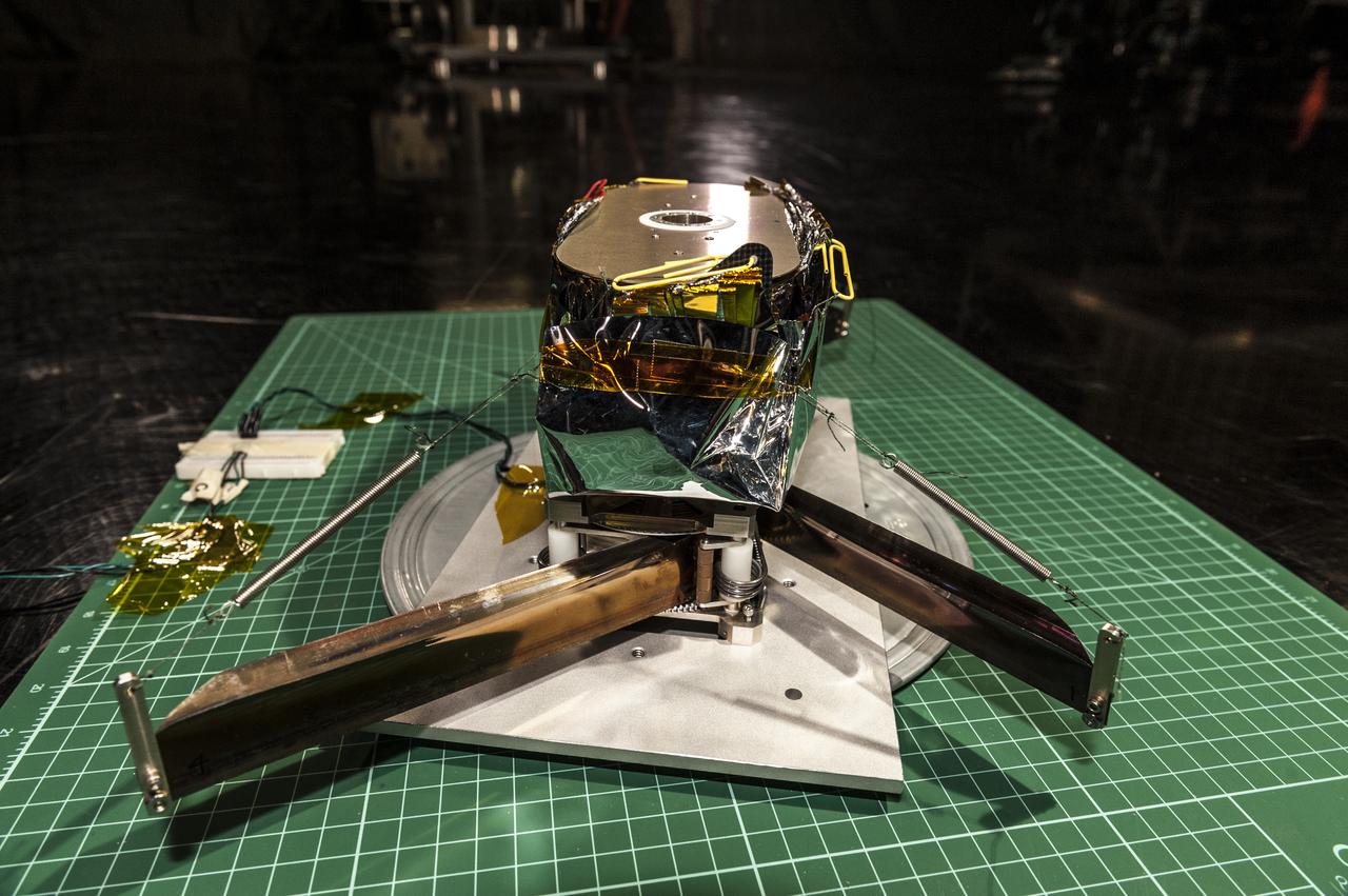 NEAR EARTH ASTEROID (NEA) SAIL TEAM PERFORMING A DEPLOYMENT OF THE FLIGHT-LIKE ENGINEERING DEVELOPMENT UNIT SOLAR SAIL. THE SAIL WAS MANUFACTURED AT NEXOLVE (HSV, AL) AND DEPLOYED FOR THE FIRST TIME AT MSFC ON AUGUST 4TH, 2016