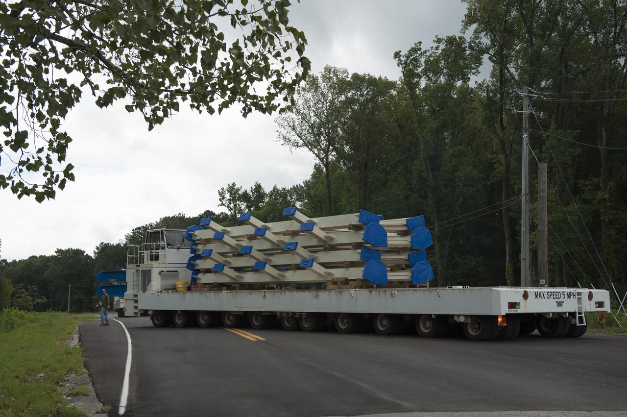 SLS ENGINE SECTION PEDESTALS AND THE ENGINE SECTION SPIDER QUADRANTS ARRIVAL AND UNLOADING AT NASA DOCK ON THE TENNESSEE RIVER.