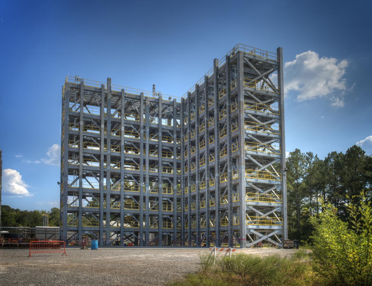 TEST STAND 4697 WILL SUBJECT THE 196,000-GALLON CRYOGENIC LIQUID OXYGEN TANK IN THE MASSIVE CORE STAGE OF NASA'S SPACE LAUNCH SYSTEM TO THE TREMENDOUS FORCES IT WILL ENDURE IN LAUNCH AND FLIGHT.