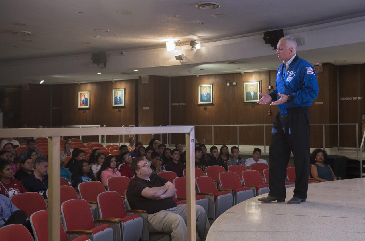 ASTRONAUT DR. JOHN "DANNY" OLIVAS ADDRESSES ATTENDEES AT HISPANIC HERITAGE MONTH EVENT
