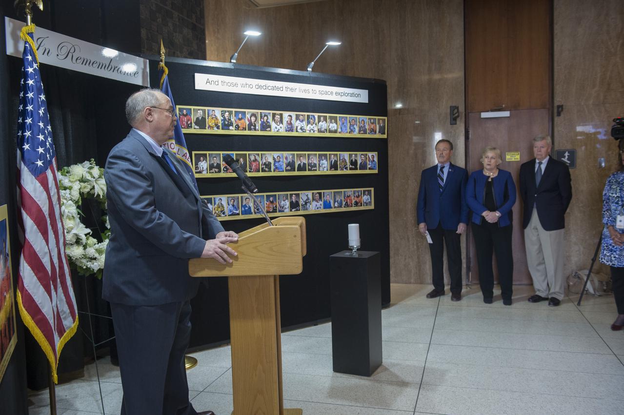 RICK BURT, MANAGER OF SAFETY AND MISSION ASSURANCE, MAKES COMMENTS AT NASA'S DAY OF REMEMBRANCE AS ROBERT "HOOT" GIBSON, JAN DAVIS, AND RICK CHAPPEL LOOK ON