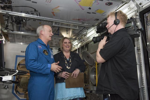 NASA image: ASTRONAAUT JEFF WILLIAMS IS INTERVIEWED BY MSFC COMMUNICATIONS S
