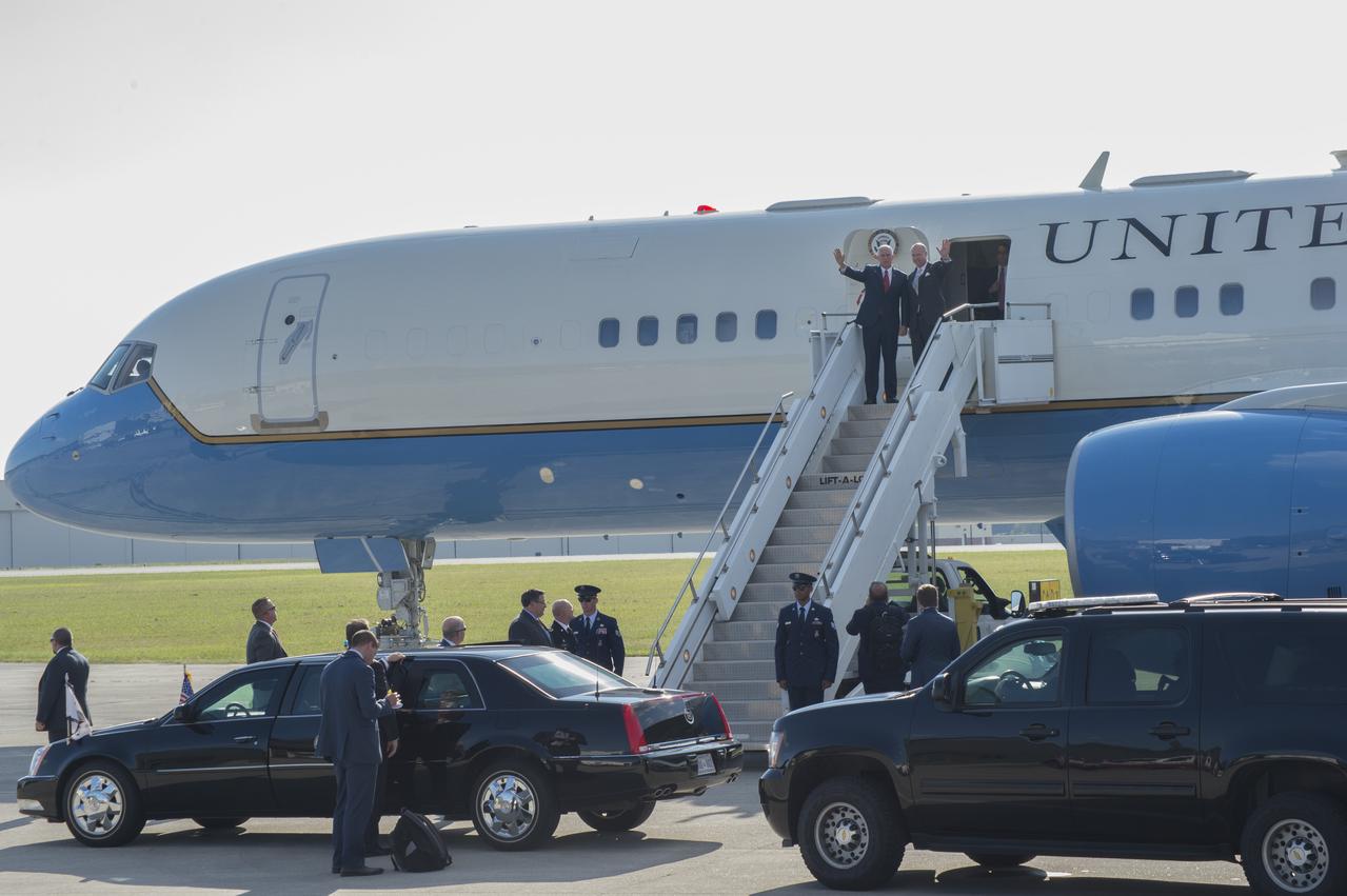 Air Force Two lands with Vice President Mike Pence along with Congressman Robert Aderholt at the Redstone Army Airfield in Huntsville, Alabama, on Monday, Sept. 25. The Vice President is visiting NASA’s Marshall Space Flight Center, located on Redstone Arsenal, to meet with employees, view test hardware for NASA’s Space Launch System — America’s new deep-space rocket, and tour the Payload Operations Integration Center, “science central” for the International Space Station. 