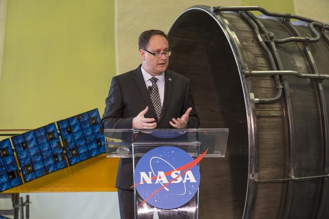 NASA image: NASA Acting Administrator Robert Lightfoot presents the 2018 "St